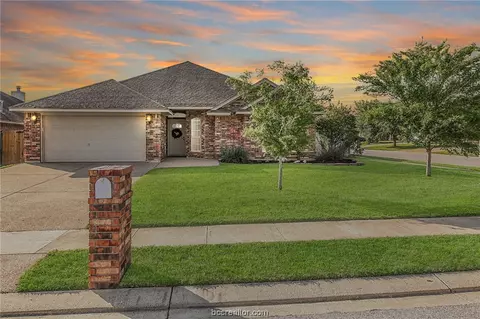 921 Ladove Dr, College Station, TX 77845
