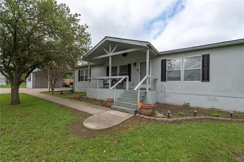 724 N Owensville St, Franklin, TX 77856