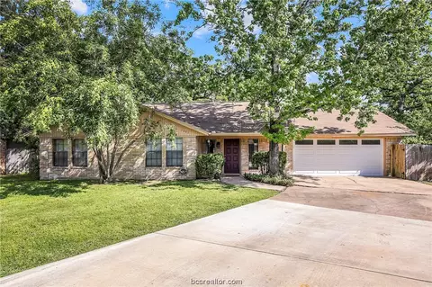 1007 Crestwood Dr, Bryan, TX 77801
