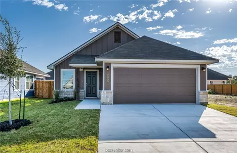 1104 Night Dew Ave, Navasota, TX 77868