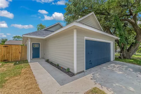 803 Hall St, Bryan, TX 77803 photo 2
