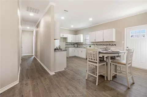 803 Hall St, Bryan, TX 77803 photo 4
