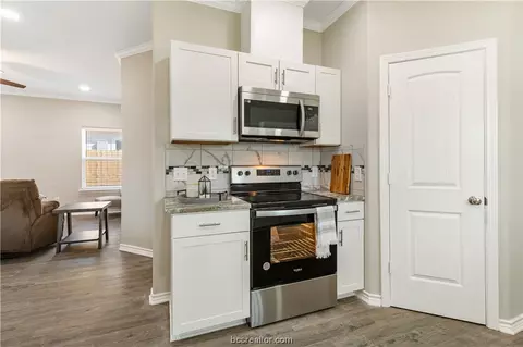 803 Hall St, Bryan, TX 77803 photo 8