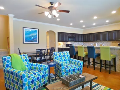 313 Newcomb Ln, College Station, TX 77845