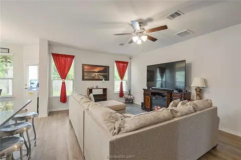 1920 Cartwright St, Bryan, TX 77807 photo 3