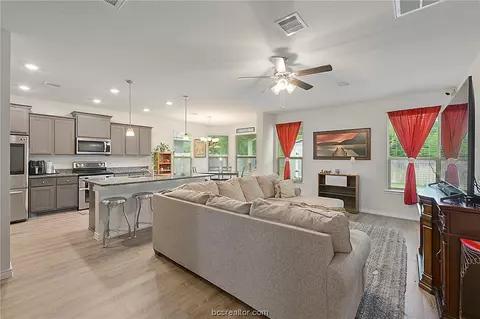 1920 Cartwright St, Bryan, TX 77807 photo 2
