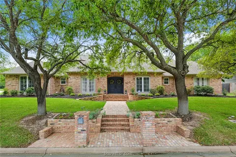 8620 Rosewood Dr, College Station, TX 77845