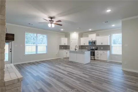2403 Lightfoot Ln, Bryan, TX 77803 photo 4