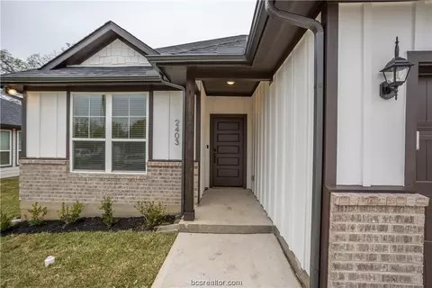 2403 Lightfoot Ln, Bryan, TX 77803 photo 3