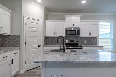 2403 Lightfoot Ln, Bryan, TX 77803 photo 6