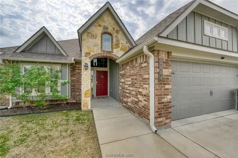 2004 Markley Dr, Bryan, TX 77807 photo 2