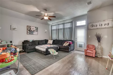 2004 Markley Dr, Bryan, TX 77807 photo 7