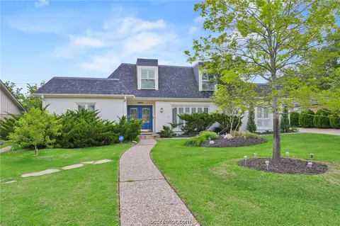 2002 Quail Hollow Dr, Bryan, TX 77802