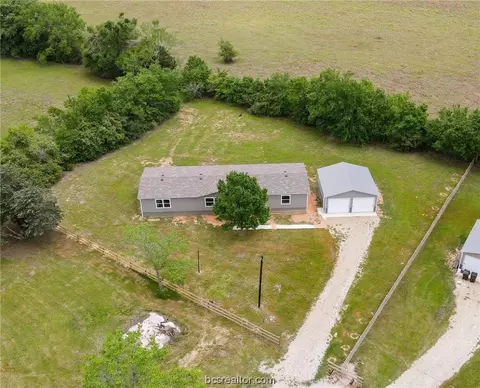385 Red Fox, Franklin, TX 77856