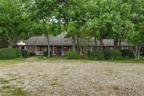 4590 Barnstable Dr, College Station, TX 77845