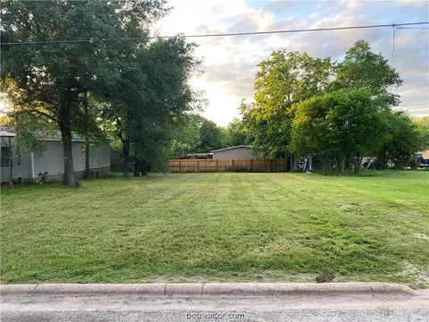 2002 Avenue C, Bryan, TX 77803
