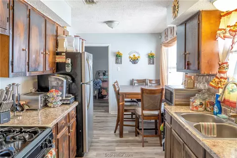 1508 Douglas St, Bryan, TX 77808 photo 2