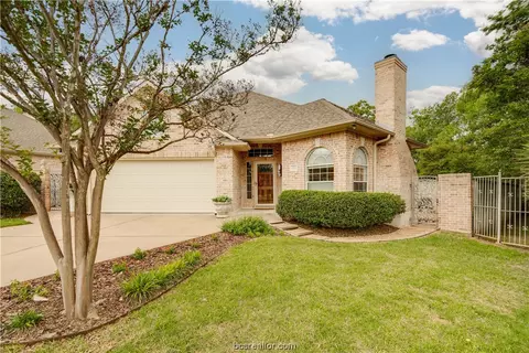 924 Grand Oaks, College Station, TX 77840