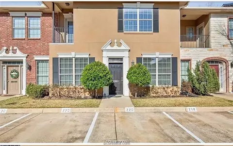 220 Forest Dr, College Station, TX 77840