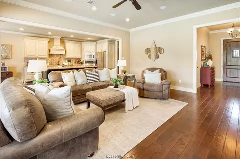 5743 Easterling Dr, Bryan, TX 77808 photo 9