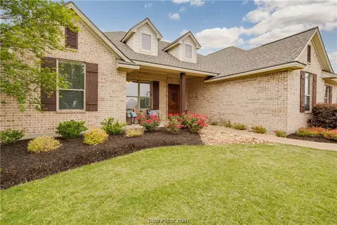 5743 Easterling Dr, Bryan, TX 77808 photo 4