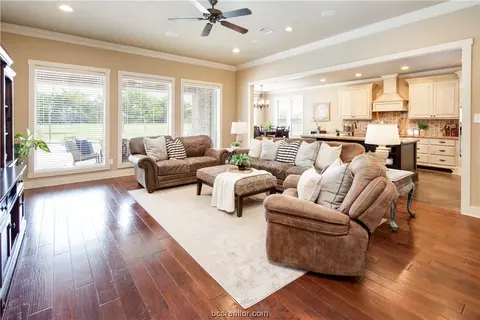 5743 Easterling Dr, Bryan, TX 77808 photo 6
