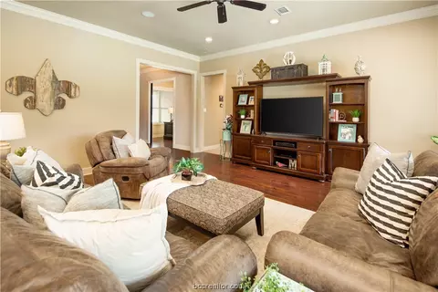 5743 Easterling Dr, Bryan, TX 77808 photo 8