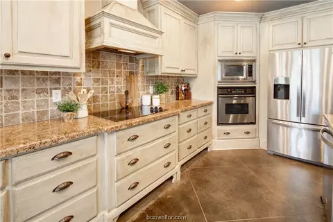 5743 Easterling Dr, Bryan, TX 77808 photo 12