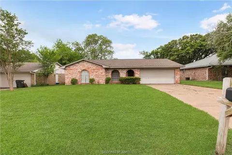 2906 Oakside Dr, Bryan, TX 77802 photo 2