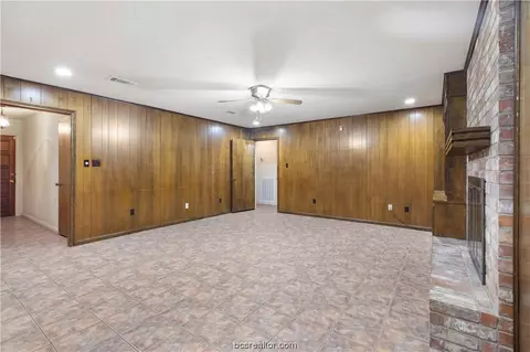 2906 Oakside Dr, Bryan, TX 77802 photo 6