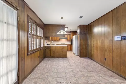 2906 Oakside Dr, Bryan, TX 77802 photo 9