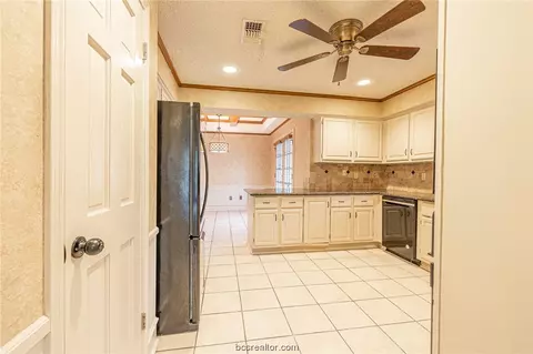 2214 E Briargate Dr, Bryan, TX 77802 photo 11