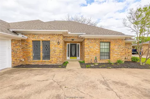 2214 E Briargate Dr, Bryan, TX 77802 photo 2