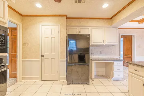 2214 E Briargate Dr, Bryan, TX 77802 photo 14