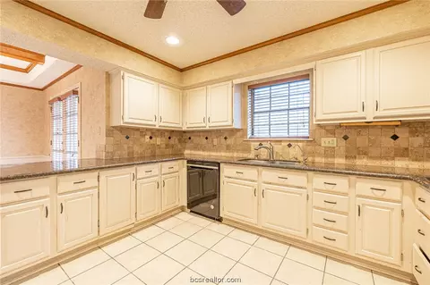 2214 E Briargate Dr, Bryan, TX 77802 photo 12