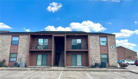 904 University Oaks #109, College Station, TX 77840