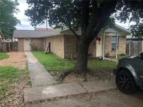 2809 Sprucewood St, Bryan, TX 77801