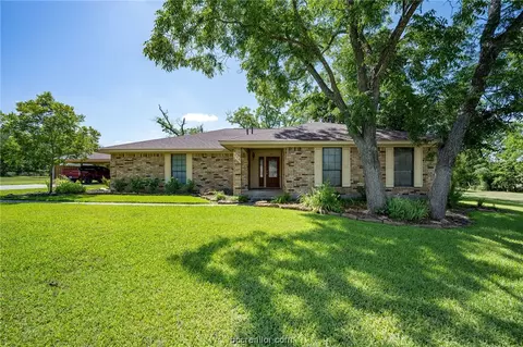 778 E Bellville St, Giddings, TX 78942