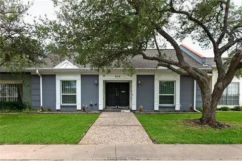 814 Lee Hollow Dr, Bryan, TX 77802