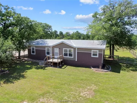 207 N Yaupon Dr, Somerville, TX 77879