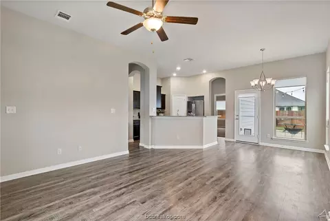 2000 Markley Dr, Bryan, TX 77807 photo 6
