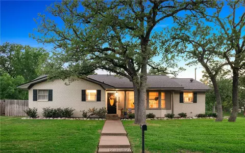 2400 Wayside Dr, Bryan, TX 77802