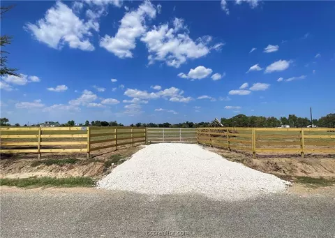 32200 Howell Rd, Waller, TX 77484