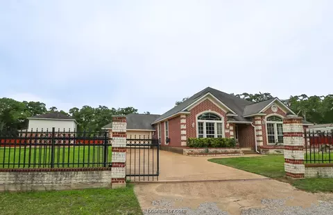 12550 Robin Dr, College Station, TX 77845