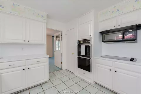 2914 Partridge Cir, Bryan, TX 77802 photo 9