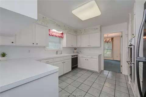 2914 Partridge Cir, Bryan, TX 77802 photo 8