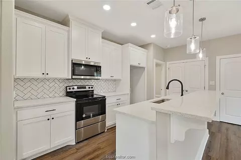 1209 Henderson St, Bryan, TX 77803