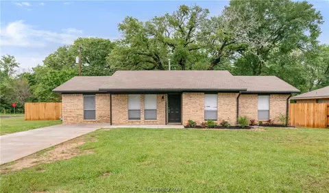 3001 Indian Trl, Bryan, TX 77803