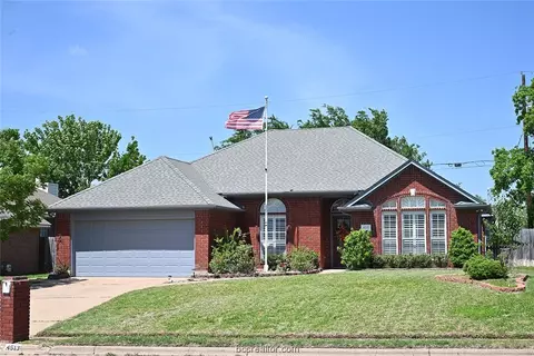 4513 Warwick Ln, Bryan, TX 77802