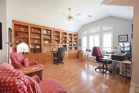 4513 Warwick Ln, Bryan, TX 77802 photo 2